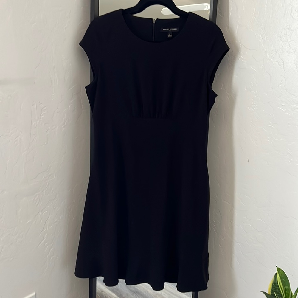 Banana Republic black cap sleeve dress size 8 NWOT